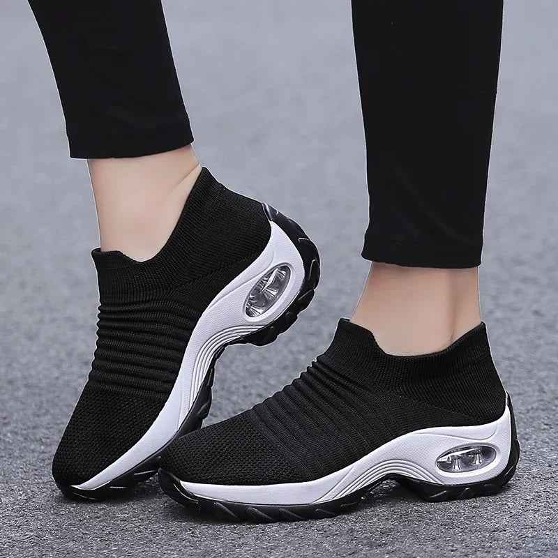 Zapatillas casuales con Capsula de mujer AQUAMODA M1ANB Negro suela blanca